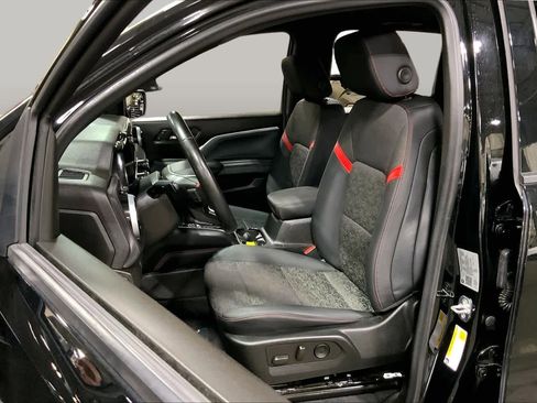 Used 2023 Chevrolet Colorado Z71 w/ Z71 Convenience Package 2 AWD/4WD image 8