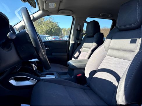 Used 2022 Nissan Frontier SV image 16