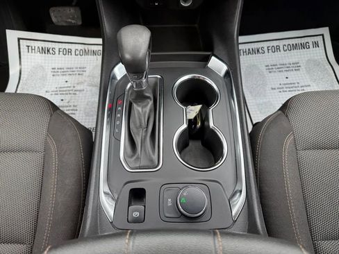 Used 2021 Chevrolet Traverse LT FWD image 25