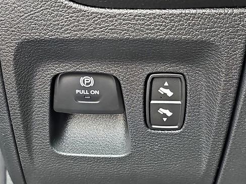 Used 2025 RAM 1500 Laramie AWD/4WD image 27