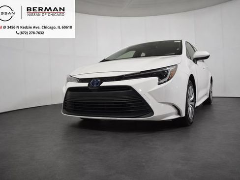 Used 2025 Toyota Corolla LE FWD image 1