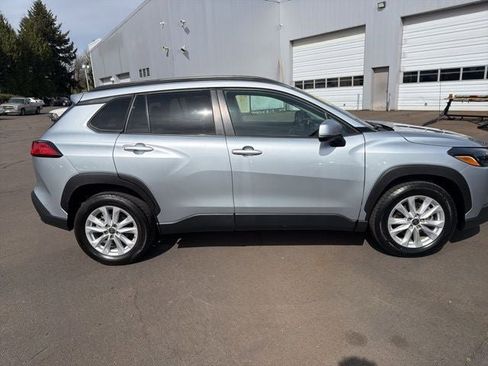 Used 2023 Toyota Corolla Cross LE FWD image 2