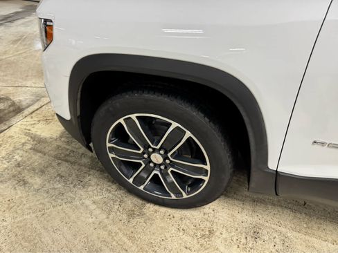 Certified 2023 GMC Acadia SLT w/ Technology Package image 10