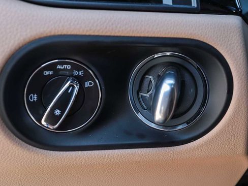 Used 2024 Porsche Macan image 30