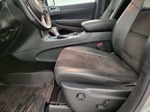 Used 2020 Jeep Grand Cherokee Laredo w/ Quick Order Package 2BN North image 3