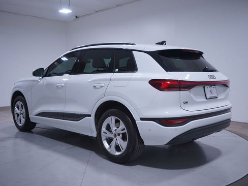 Used 2025 Audi Q6 e-tron Premium w/ Convenience Package image 3