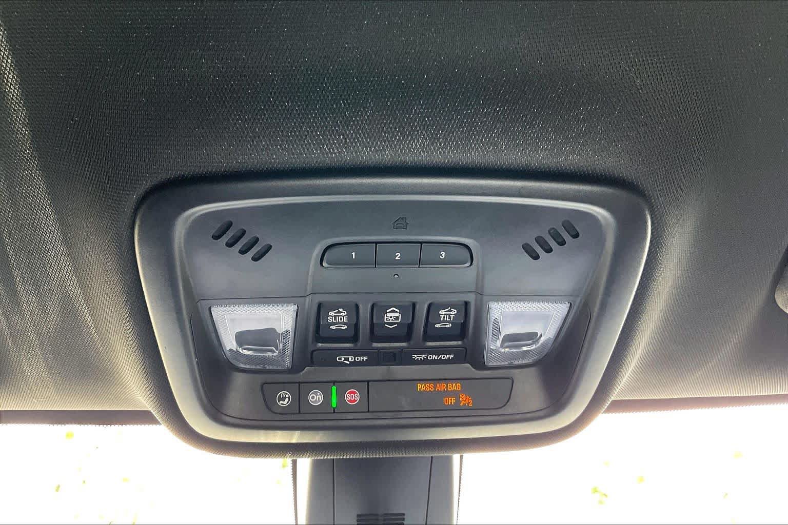 Used 2023 Chevrolet Traverse RS AWD/4WD image 31
