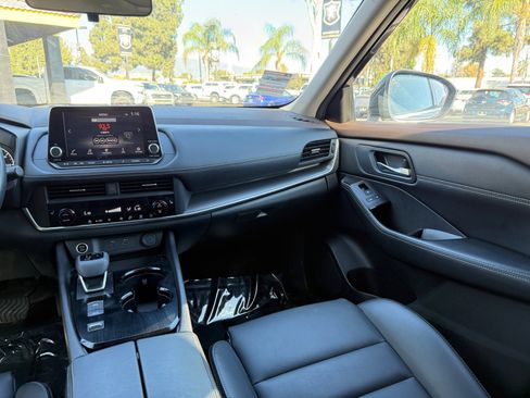 Used 2023 Nissan Rogue SV w/ SV Premium B Package image 23