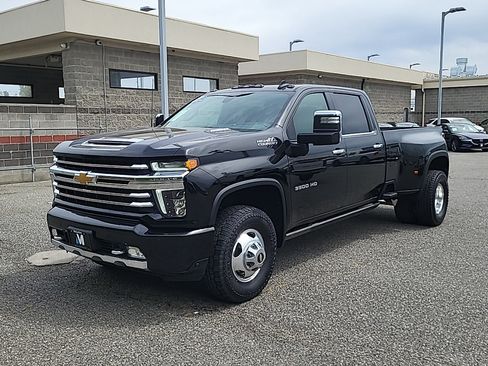 Used 2022 Chevrolet Silverado 3500 High Country w/ Technology Package AWD/4WD image 3