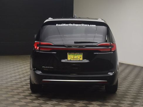 New 2027 Chrysler Pacifica Select FWD image 12