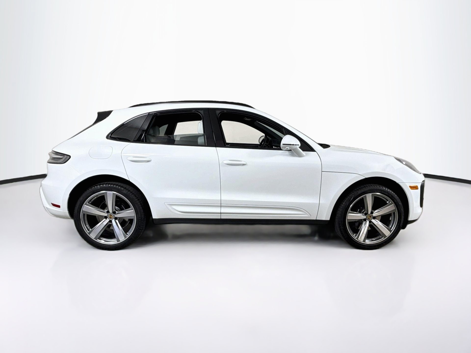 Used 2024 Porsche Macan AWD/4WD image 8