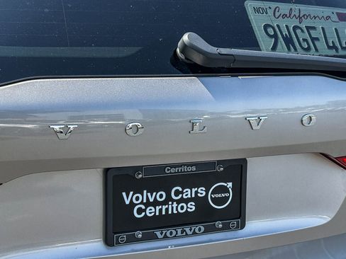 Used 2025 Volvo XC60 B5 Core w/ Protection Package Premier AWD/4WD image 10