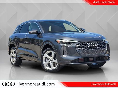 Used 2025 Audi Q5 Premium Plus w/ Premium Plus image 2