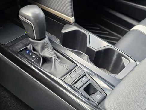 Used 2025 Toyota Camry SE image 15