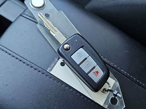 Used 2022 Nissan Rogue Sport S image 32