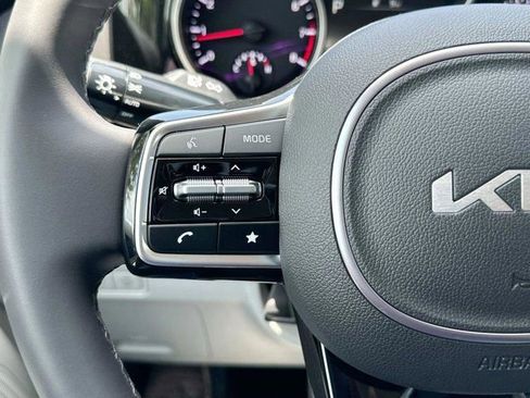 Used 2024 Kia Carnival EX image 25