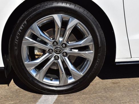 Used 2022 Toyota Sienna Platinum image 11