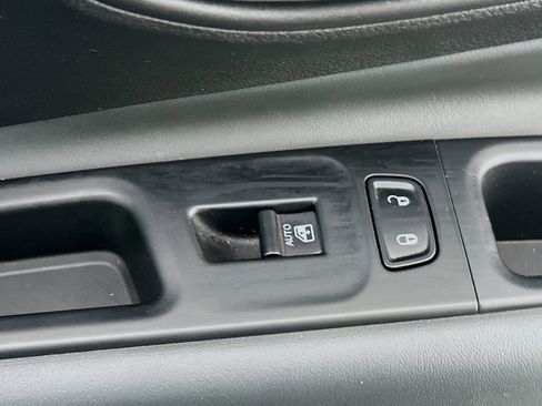 Used 2022 Jeep Renegade Latitude AWD/4WD image 28