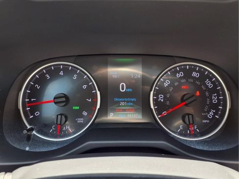 Used 2021 Toyota RAV4 XLE w/ Convenience Package FWD image 16