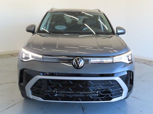 Used 2026 Volkswagen Taos SEL AWD/4WD image 9