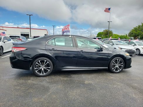 Used 2019 Toyota Camry SE image 13