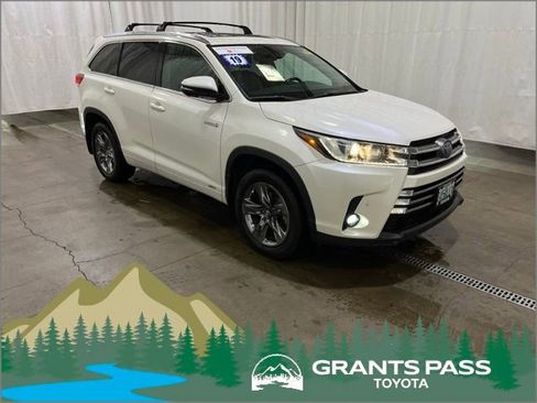 Certified 2019 Toyota Highlander Limited Platinum image 1