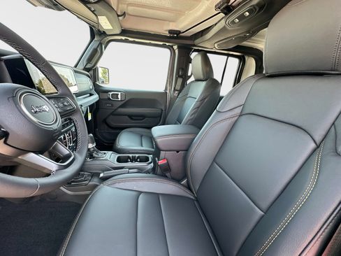 New 2025 Jeep Gladiator Sport image 22
