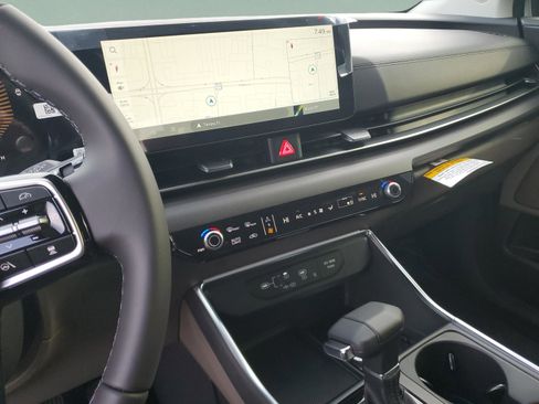 New 2026 Kia Carnival EX FWD image 26