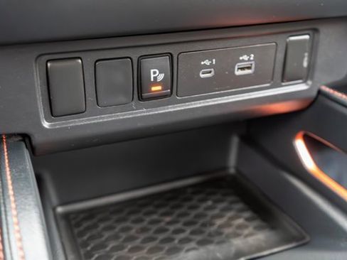 Used 2022 Nissan Frontier PRO-4X w/ Technology Package image 26