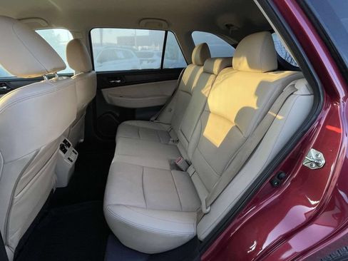 Used 2019 Subaru Outback 2.5i Limited AWD/4WD image 3
