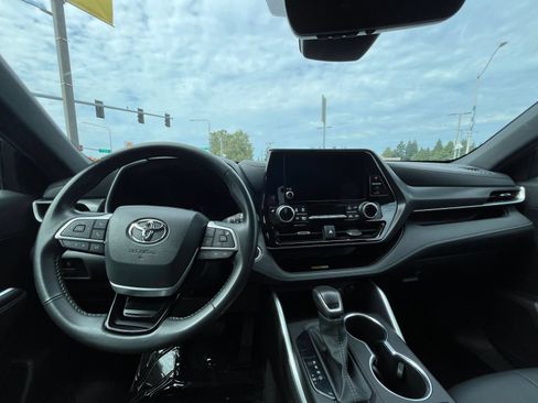 Used 2025 Toyota Highlander XSE AWD/4WD image 31