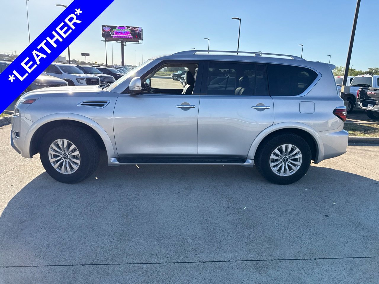 Used 2024 Nissan Armada SV RWD image 3