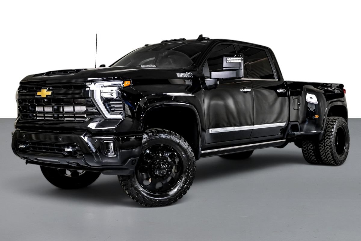 Used 2025 Chevrolet Silverado 3500 High Country w/ High Country Premium Package AWD/4WD image 5