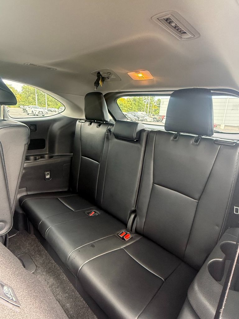 Used 2026 Toyota Highlander Platinum AWD/4WD image 43