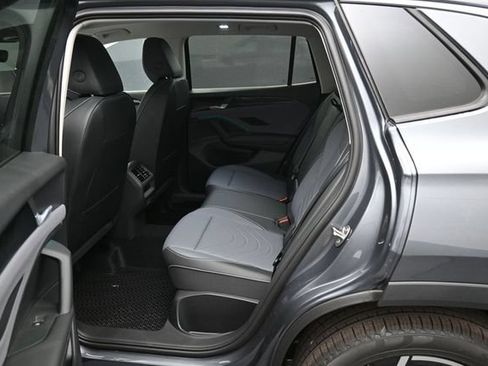 New 2026 Volkswagen Tiguan SE FWD image 11