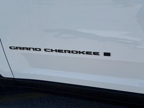 New 2026 Jeep Grand Cherokee Altitude AWD/4WD image 10