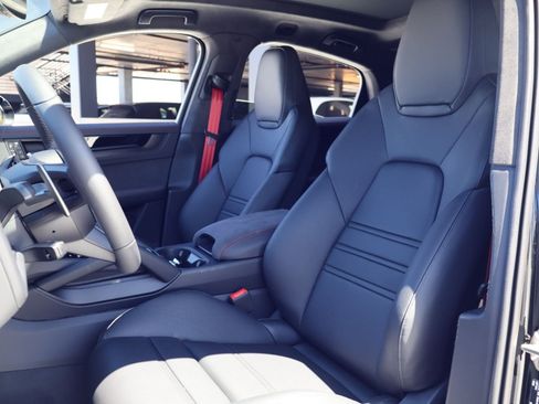 New 2026 Porsche Cayenne GTS AWD/4WD image 5