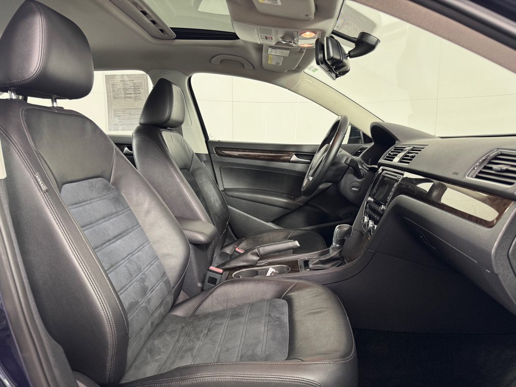 Used 2015 Volkswagen Passat TDI SEL Premium FWD image 19