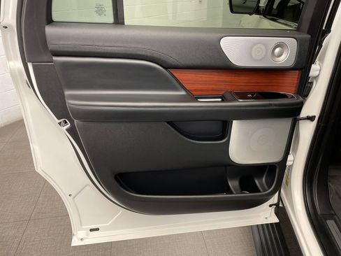 Used 2020 Lincoln Navigator L Reserve image 24