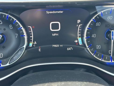 Used 2020 Chrysler Pacifica Limited image 23