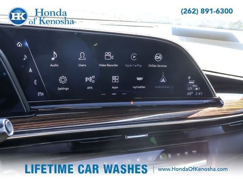 Used 2023 Cadillac Escalade Premium Luxury AWD/4WD image 19