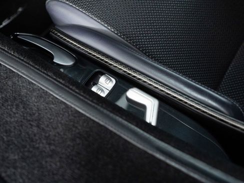 Used 2008 Mercedes-Benz SLR image 26