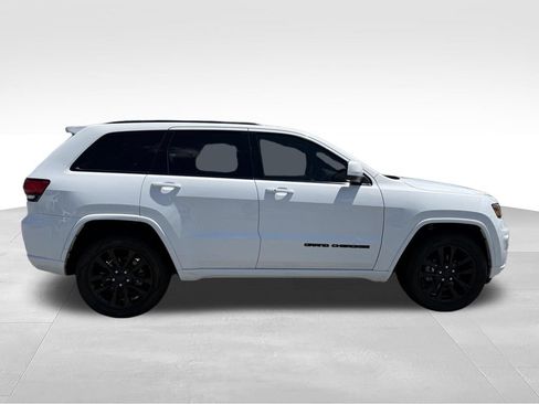 Used 2020 Jeep Grand Cherokee Altitude AWD/4WD image 27