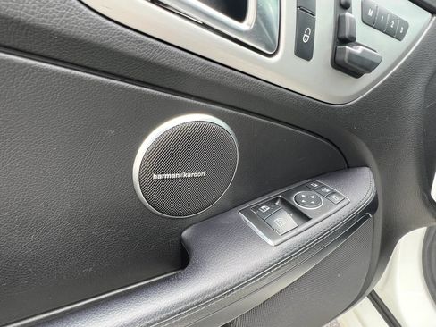 Used 2015 Mercedes-Benz SLK 250 w/ Premium Package image 23