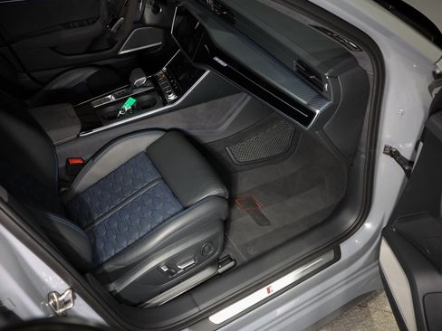 Used 2025 Audi RS 6 performance w/ Blue RS Design Package Plus image 30