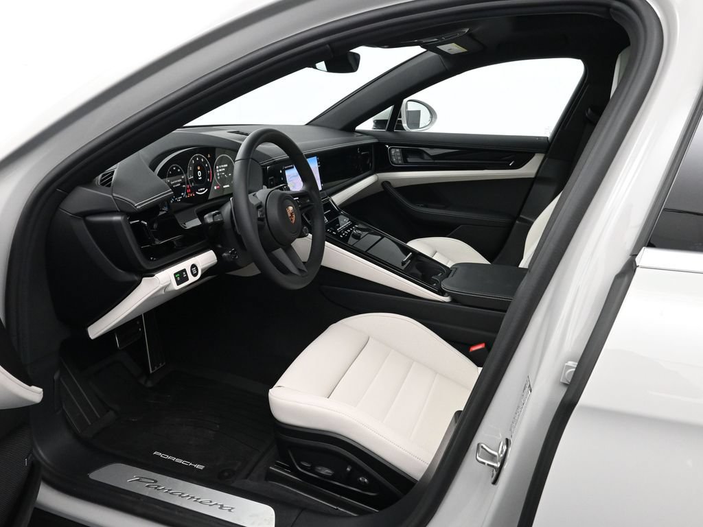 Used 2026 Porsche Panamera image 4
