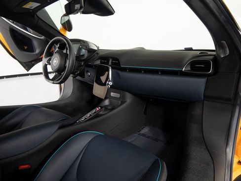 Used 2023 McLaren Artura image 23