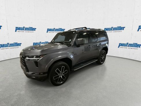 Used 2024 Lexus GX 550 w/ Accessory Package (2T) image 5