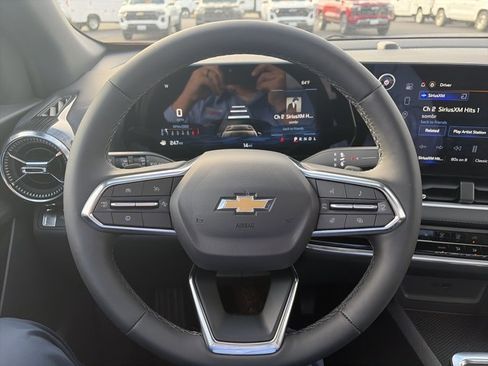 Used 2025 Chevrolet Equinox LT image 18