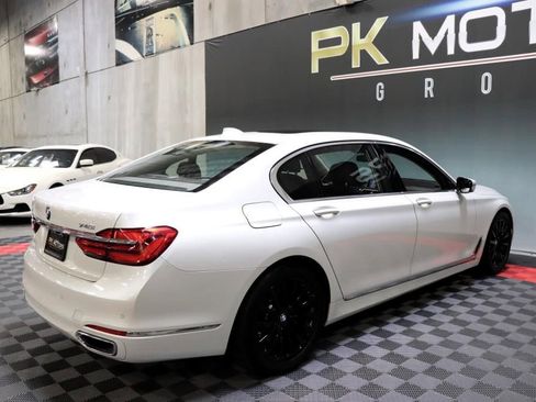 Used 2016 BMW 740i image 9